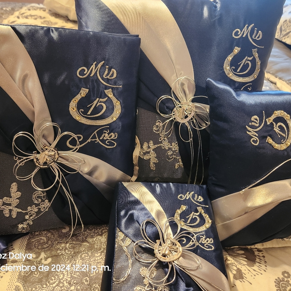 Quinceañera Branch: 2 cushions, album and bible.